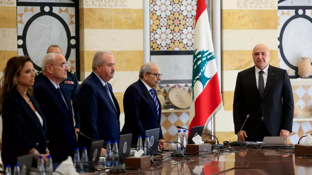 تهدئة مع لبنان وحرب مع حزب الله: كيف يُعاد تشكيل معادلة الدولة والسلاح؟ 34 نون بوست