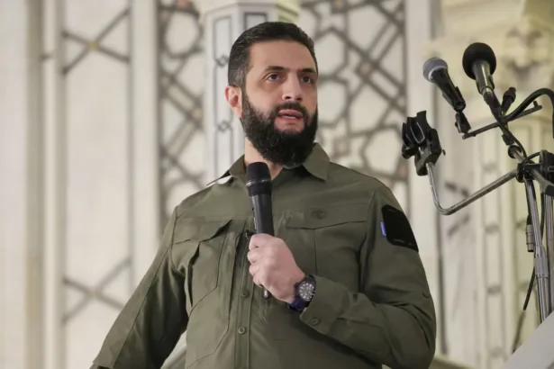 من خنادق الثورة إلى مكاتب الدولة.. لماذا يتغيّر الثوار؟