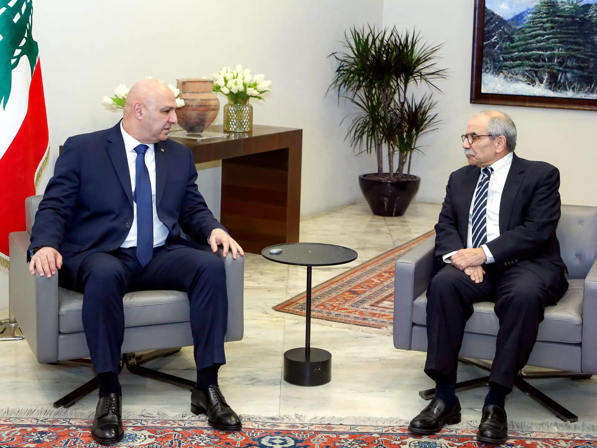 التفاوض مع "إسرائيل" يعيد سؤال مراكز القوة.. من يملك القرار في لبنان؟ 26 الرئيس اللبناني ورئيس الحكومة أعلنا أن الدولة هي الجهة المخولة بالتفاوض باسم لبنان