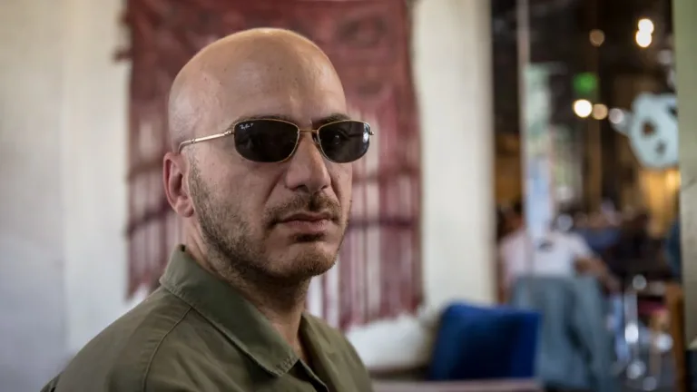 محاكمتنا بقوانين الأسد: قضية حسان عقاد واختبار حرية التعبير في سوريا الجديدة