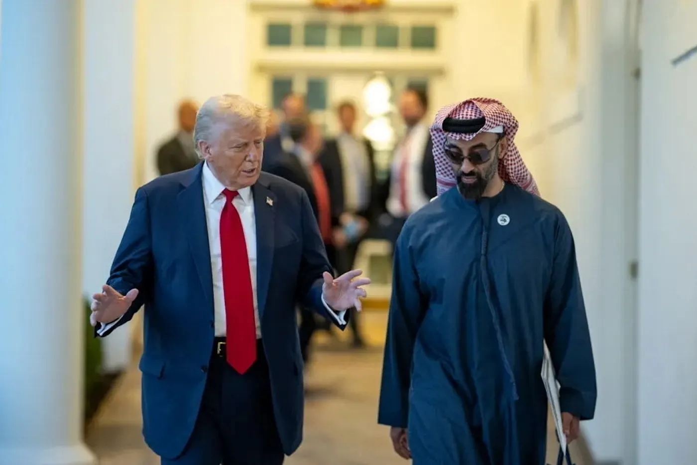 كيف يعمل محمد بن زايد على تهيئة نجله خالد لتولي السلطة؟ 28 نون بوست