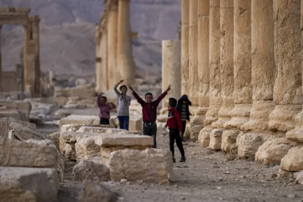 آثار الجزيرة السورية تحت معاول المنقبين.. من يحمي ما تبقى من تاريخ البلاد؟