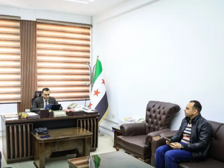 المفصولون بسبب الثورة.. هل تكفي العودة إلى الوظيفة لجبر الضرر؟