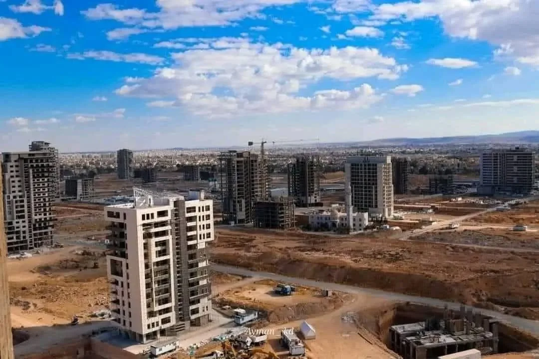 من العشوائيات إلى الأبراج.. من يدفع ثمن التحول العمراني في دمشق؟ 28 نون بوست