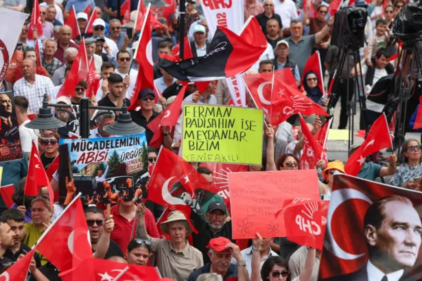 Türkiye: How do CHP supporters view the leadership struggle?