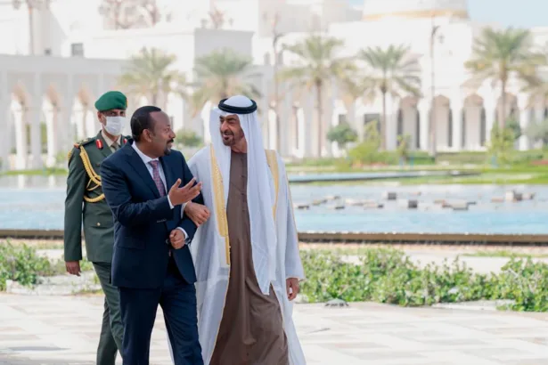 آبي أحمد.. الوكيل الإقليمي لمشروع أبوظبي في القرن الأفريقي