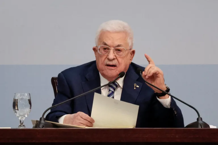 انتخابات بلا رئاسة.. لماذا فتح عباس صندوق الاقتراع الآن؟