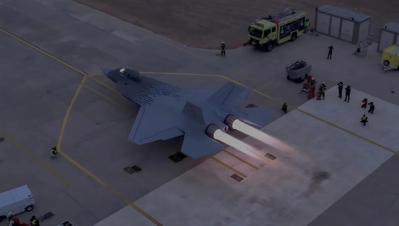 صفقة بـ700 مليون دولار.. لماذا تراهن تركيا على محركات F110 الأمريكية؟ 26 مقاتلة "قآن" خلال اختبارات تشغيل الحارق اللاحق في أنقرة، 28 فبراير 2025