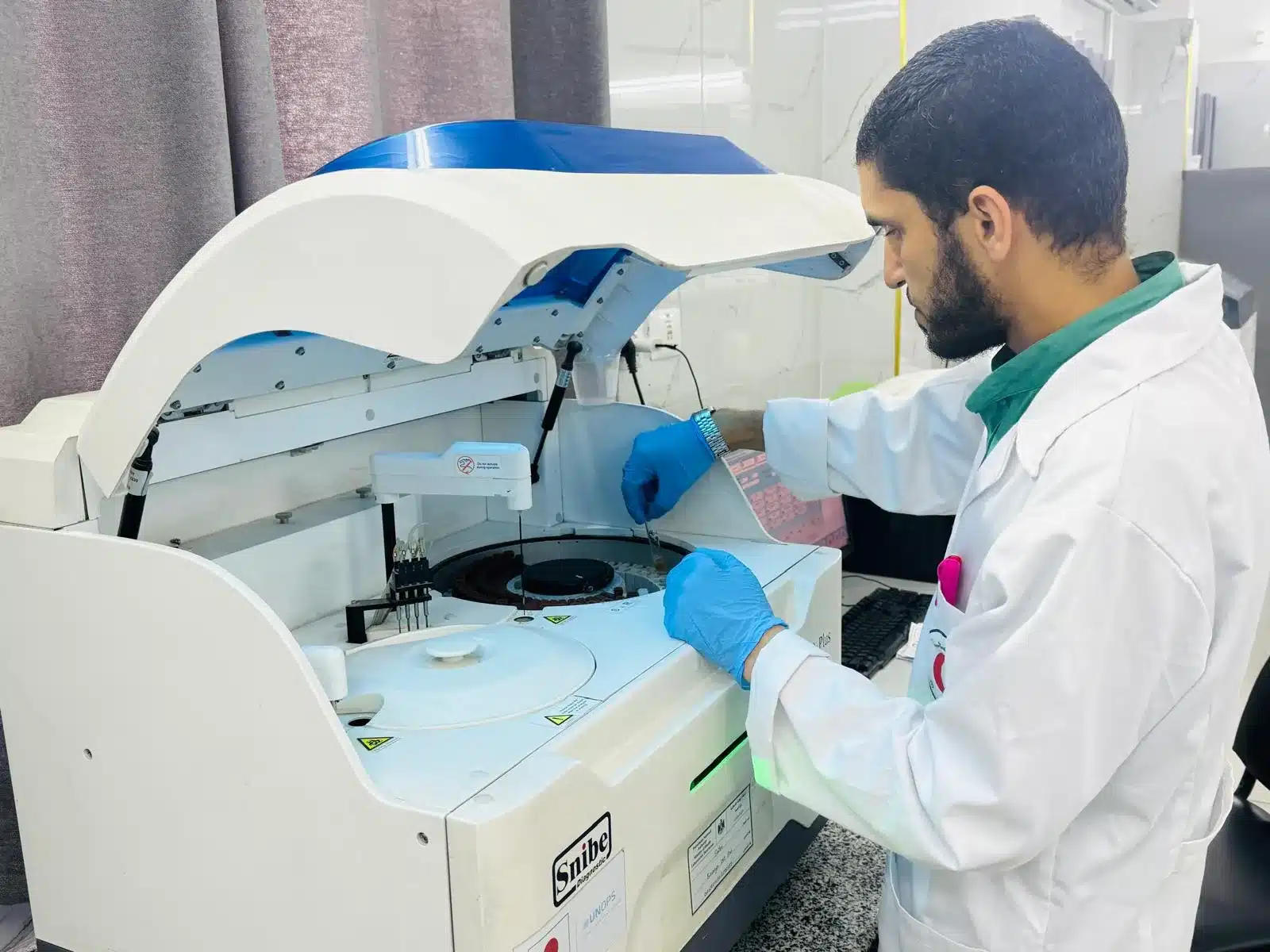 صيانة في غمرة الجراحة.. كيف تُبعث الأجهزة الطبية في مستشفيات غزة؟ 26 نون بوست