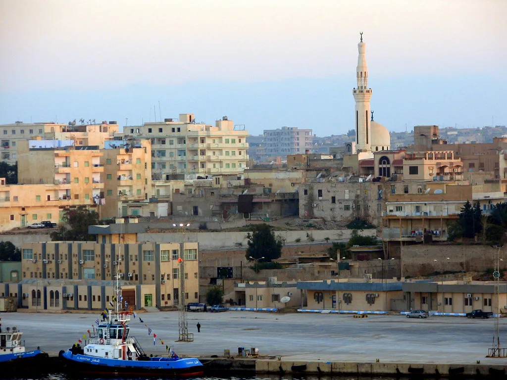 بوابة ليبيا الشرقية.. لماذا تتنافس القوى الدولية على طبرق؟ 27 نون بوست