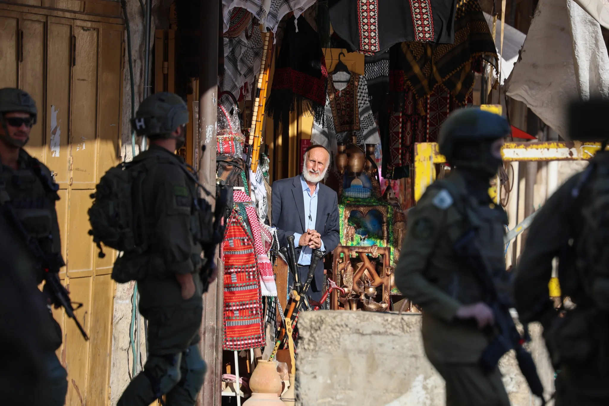 "كالدخول إلى قفص": "إسرائيل" تشدّد قبضتها على الخليل 31 نون بوست