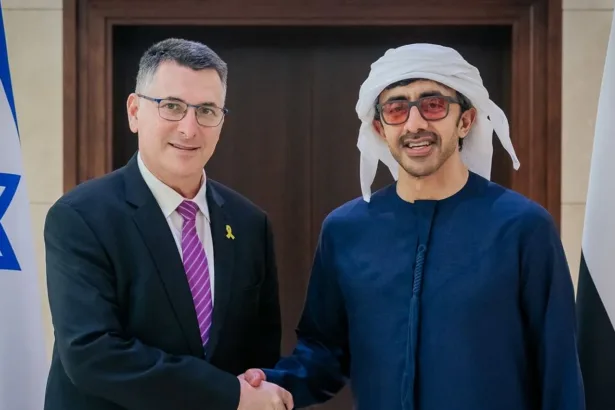 مسيّرات وتنصت ودفاع جوي.. ماذا طلبت الإمارات سرًا من “إسرائيل”؟
