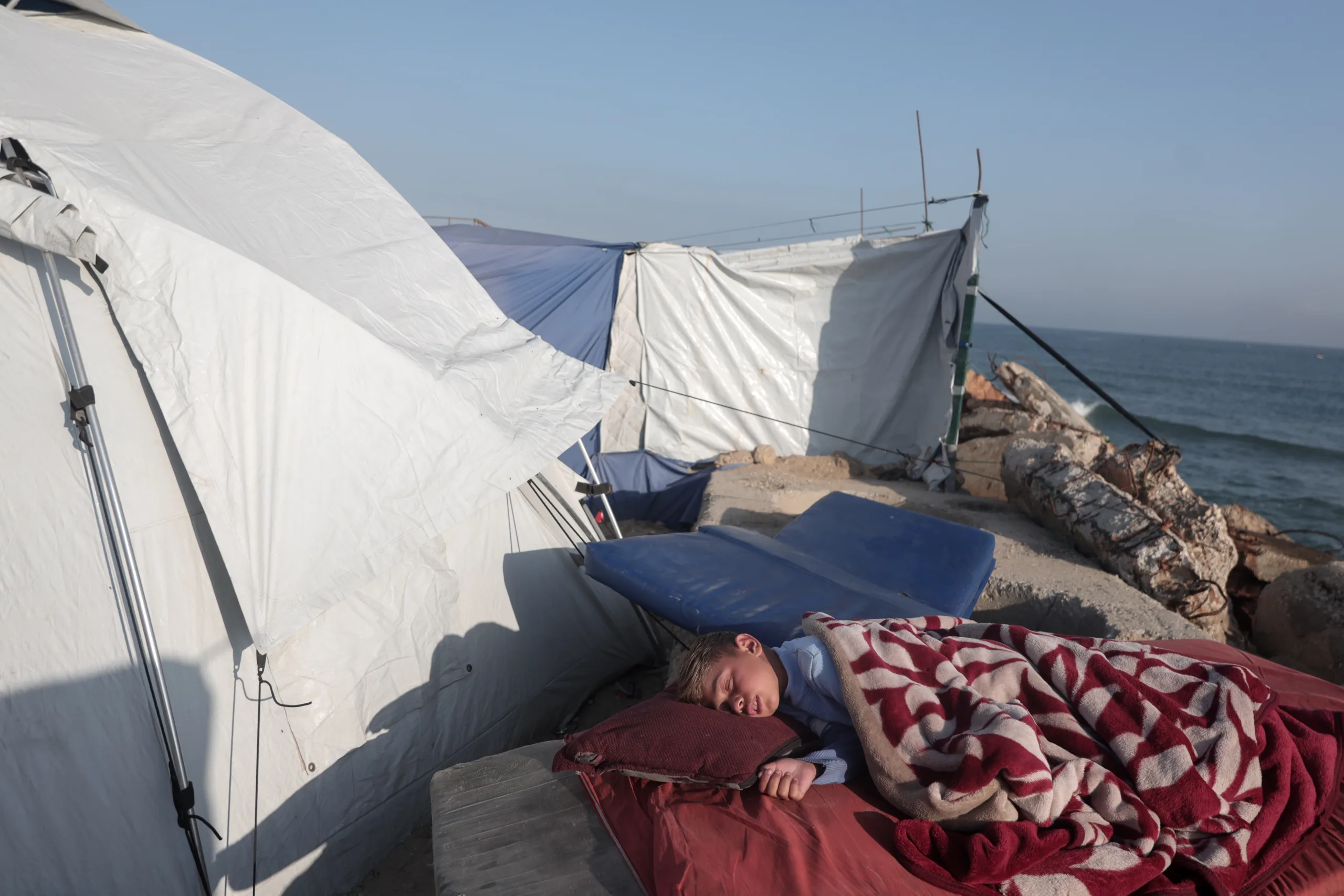 At the sea’s edge: Satellite images show tents for displaced Palestinians crowding Gaza’s coast 44 NoonPost