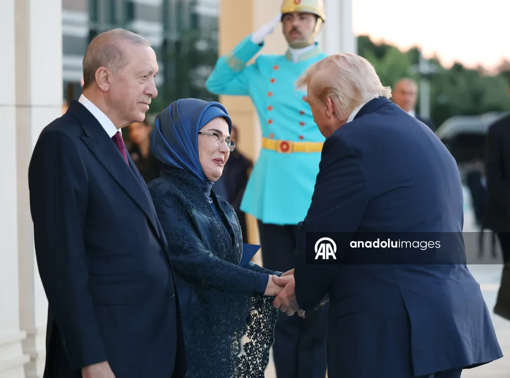 أمينة أردوغان: سيرة امرأة صعدت مع المحافظين إلى قلب الدولة 28 نون بوست