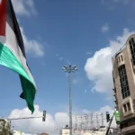 جيل خارج السجل.. كيف تتحكم "إسرائيل" بالوجود القانوني للفلسطينيين؟