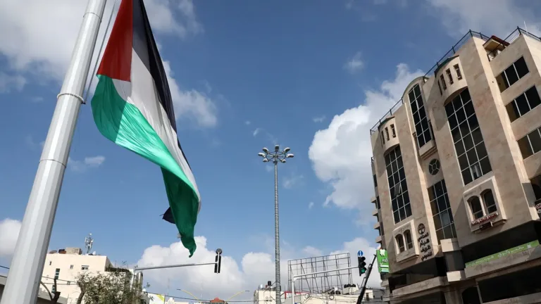 جيل خارج السجل.. كيف تتحكم “إسرائيل” بالوجود القانوني للفلسطينيين؟
