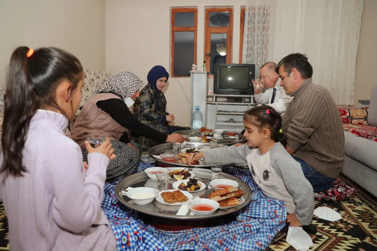 أمينة أردوغان: سيرة امرأة صعدت مع المحافظين إلى قلب الدولة 32 نون بوست