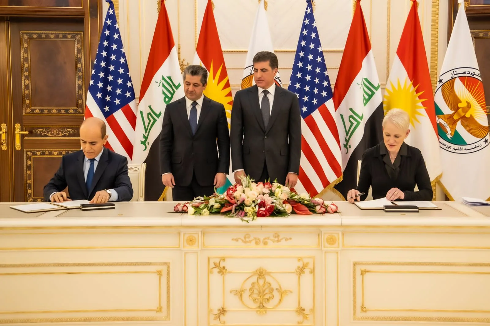 البيشمركة تغيّر هيكلها.. هل تتجاوز ولاءاتها الحزبية؟ 27 توقيع مذكرة التفاهم بين وزارة شؤون البيشمركة ووزارة الدفاع الأمريكية في أربيل، سبتمبر/أيلول 2022
