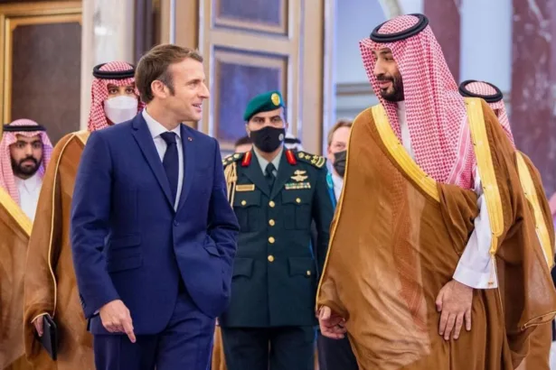 أمن الطاقة يعيد أوروبا إلى الخليج.. ماذا وراء التحرك الفرنسي البريطاني؟