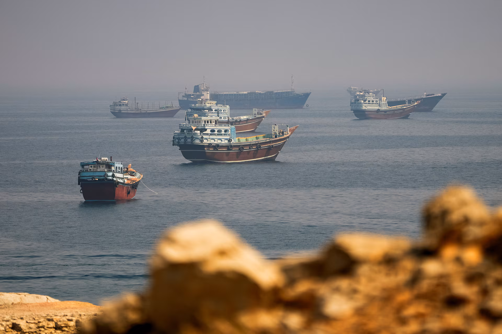 نفط إلى الصين وذهب في تركيا.. كيف تحرّك إيران أموالها بعيدًا عن العقوبات؟