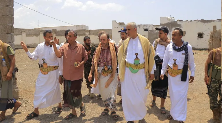 القضاء والجباية والخدمات.. كيف يثبت الحوثيون حكمهم بمناطق السيطرة الجديدة؟ 27 رئيس هيئة التفتيش القضائي التابعة لسلطات صنعاء مروان المحاقري خلال جولة لتفقد سير العمل واحتياجات المحاكم في حيس والخوخة والمخا، 19 سبتمبر/أيلول 2026