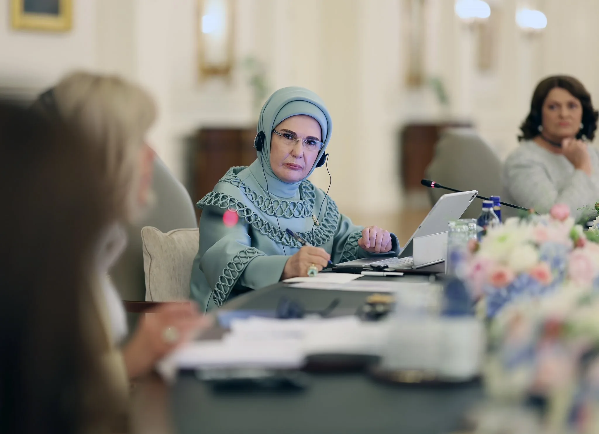 أمينة أردوغان: سيرة امرأة صعدت مع المحافظين إلى قلب الدولة 26 نون بوست
