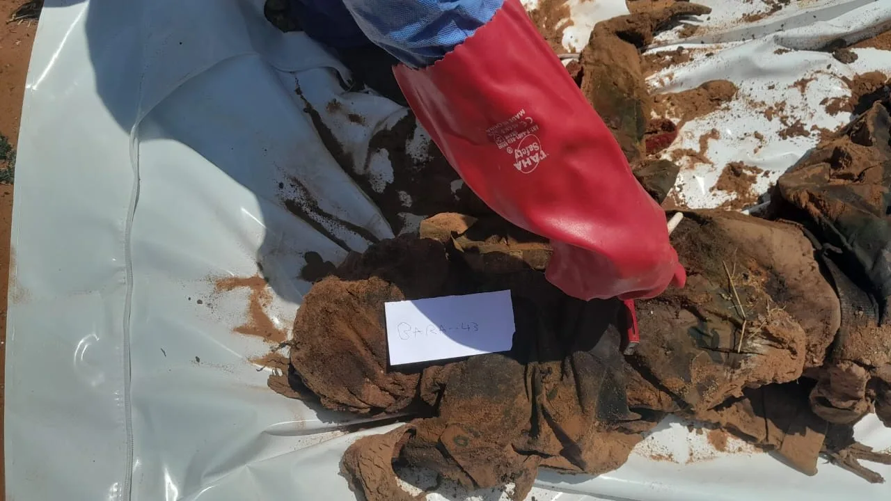 600 جثة ومقابر جماعية.. ما الذي خلّفته قوات الدعم السريع في بارا؟ 27 نون بوست