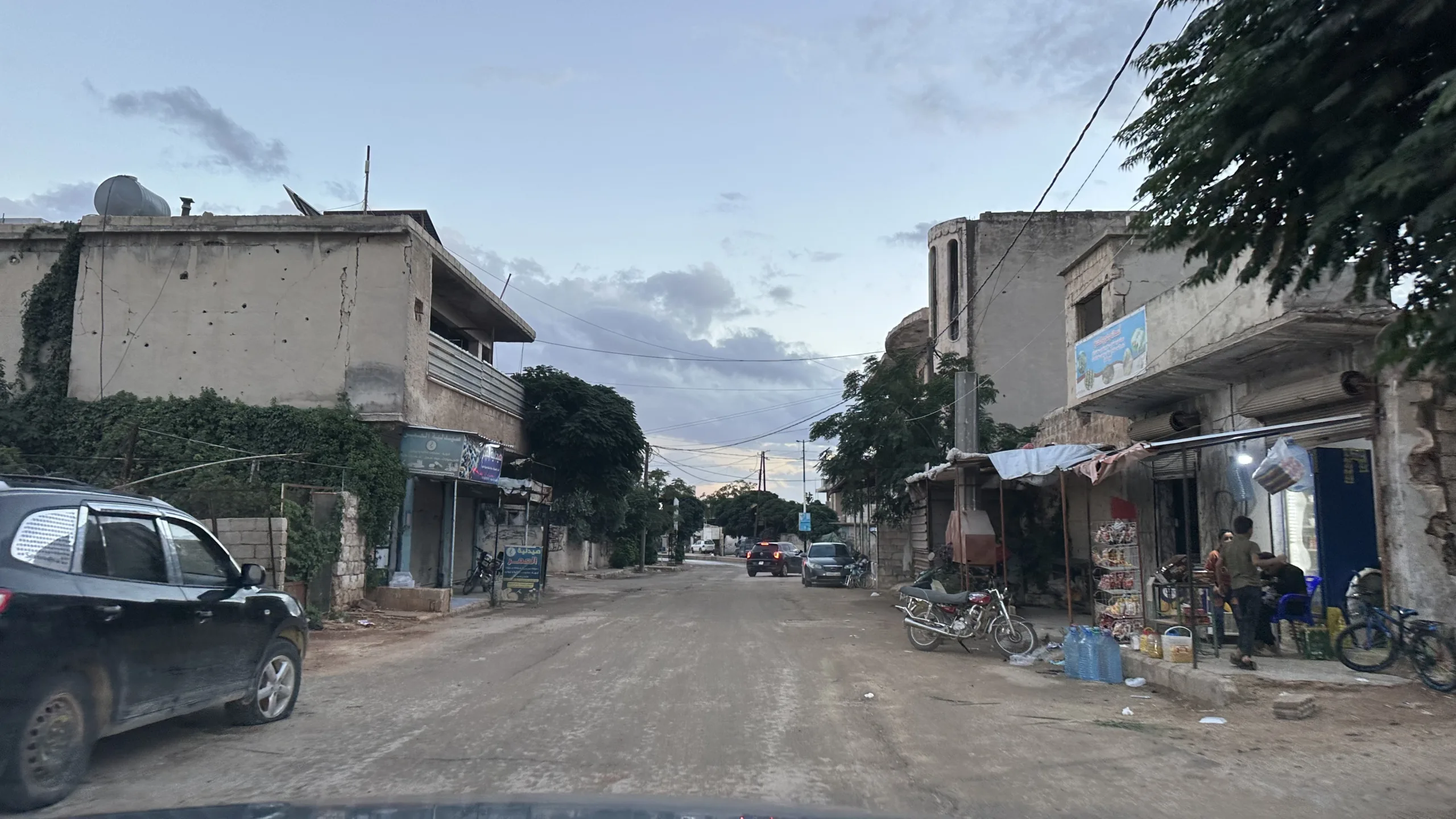 الجيران الذين فرّقتهم الحرب.. لماذا يرفض أهالي بنش عودة سكان الفوعة؟ 27 نون بوست