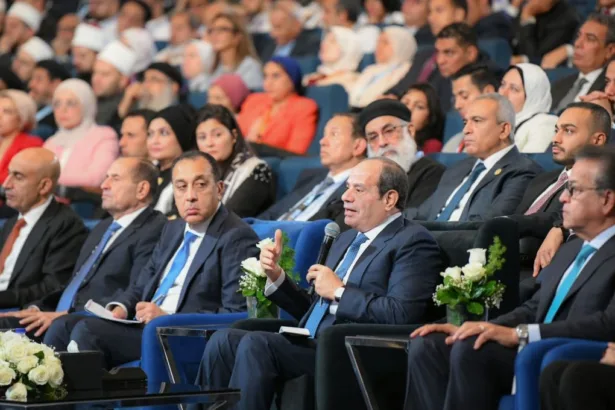 إسكات الصحافة وتقييد الترشح.. كيف يُمهّد السيسي لمصر ما بعد 2030؟