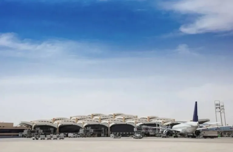 بعد استهداف مطار الرياض.. أين تنتهي حدود المواجهة مع الحوثيين؟