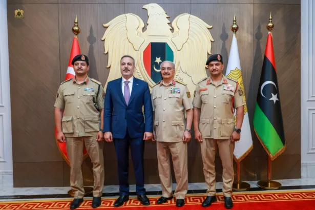 حفتر يربك حسابات حلفائه.. من هم الخاسرون من إقرار الاتفاق البحري مع تركيا؟