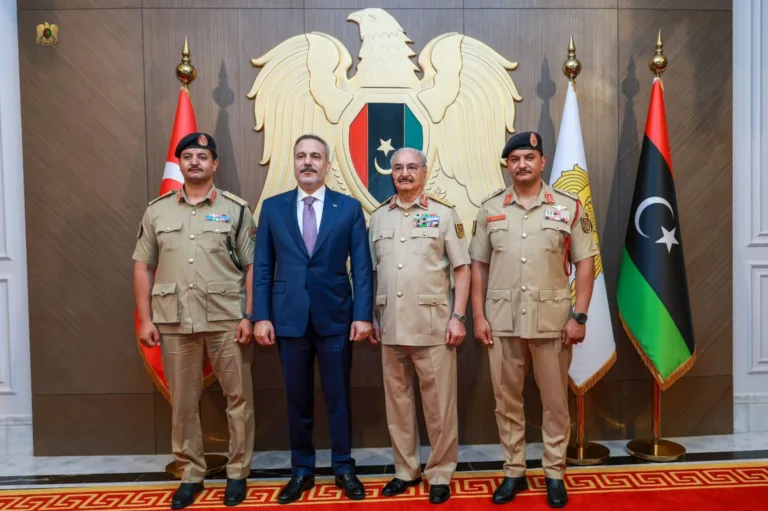 حفتر يربك حسابات حلفائه.. من هم الخاسرون من إقرار الاتفاق البحري مع تركيا؟