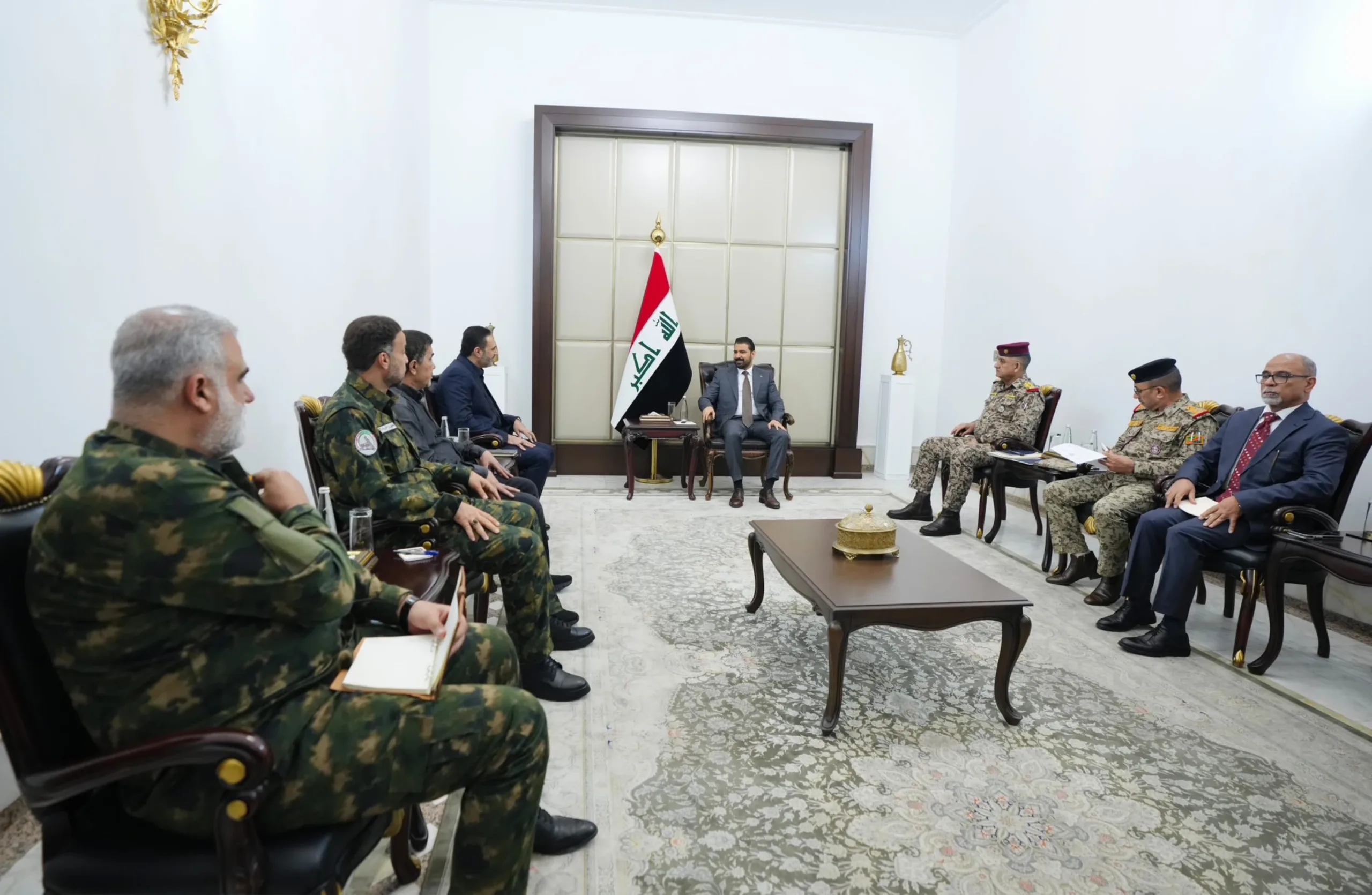 هل ينسجم تعيين الخزعلي مع وعد العراق بحصر السلاح؟ 27 رئيس الوزراء العراقي علي الزيدي خلال اجتماعه بوفدين من عصائب أهل الحق وكتائب الإمام علي في بغداد يوم 3 يونيو/حزيران 2026