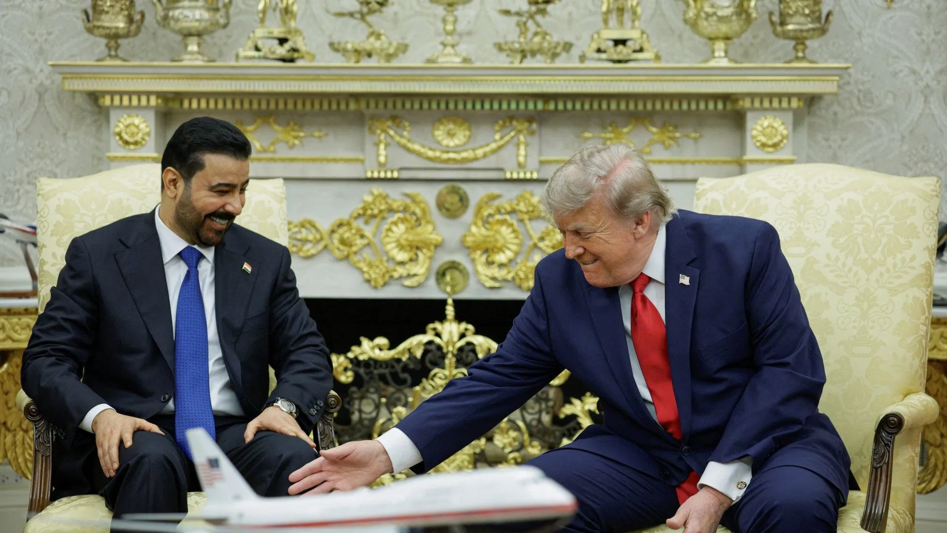هل ينسجم تعيين الخزعلي مع وعد العراق بحصر السلاح؟ 28 الرئيس الأمريكي دونالد ترامب خلال لقائه رئيس الوزراء العراقي علي الزيدي في البيت الأبيض يوم 14 يوليو/تموز 2026